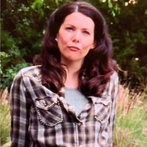 ALT version of ASO shirt on Lorelai Gilmore.